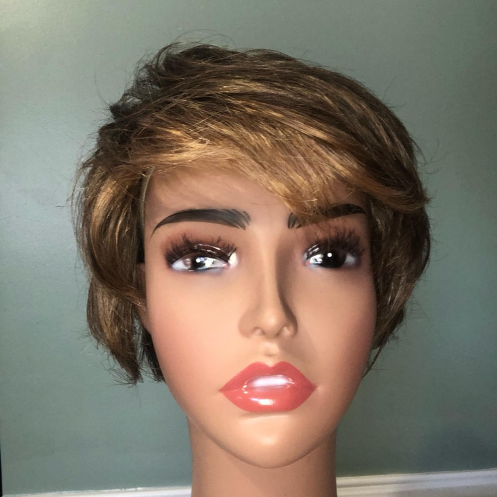 Raquel Welch wig - 2 Stylish pixie wigs Blonde brown mix size average